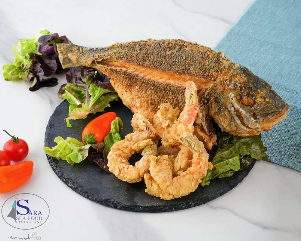 طبق مأكولات بحرية مقلية مشكل