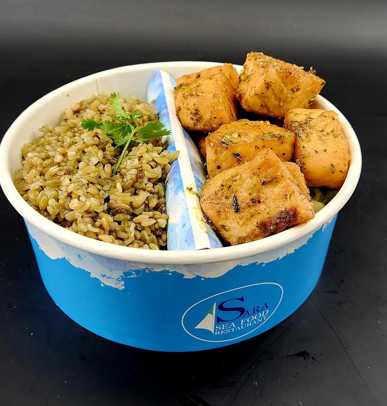 علبة فلية السالمون مع الفريكة