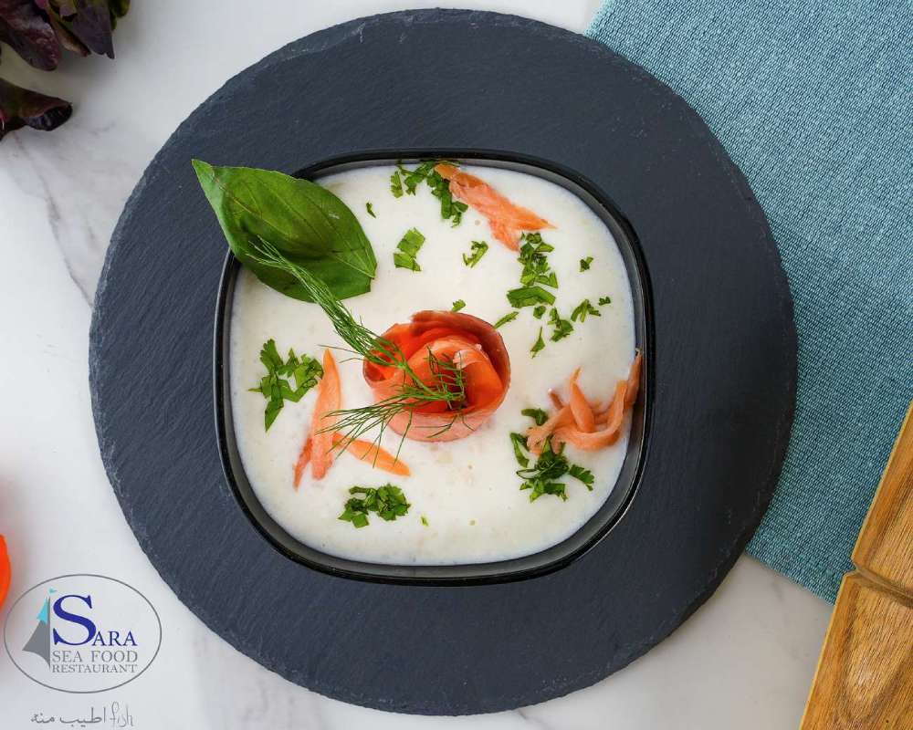 شوربة سلمون مدخن مع كريمة