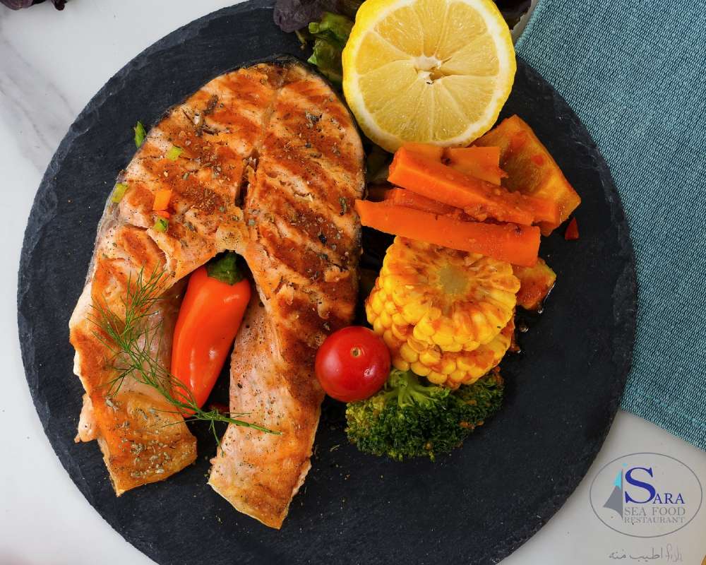 طبق ستيك سلمون مشوي مع خضروات