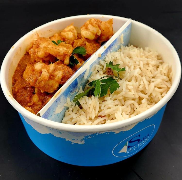 علبة جمبري مسالا مع الارز